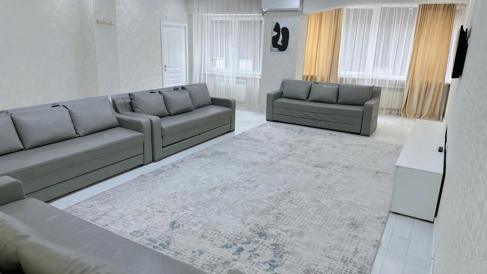 Apartamento Просторная 4-Комнатная Квартира В Центре Города Для Семейных Almatý